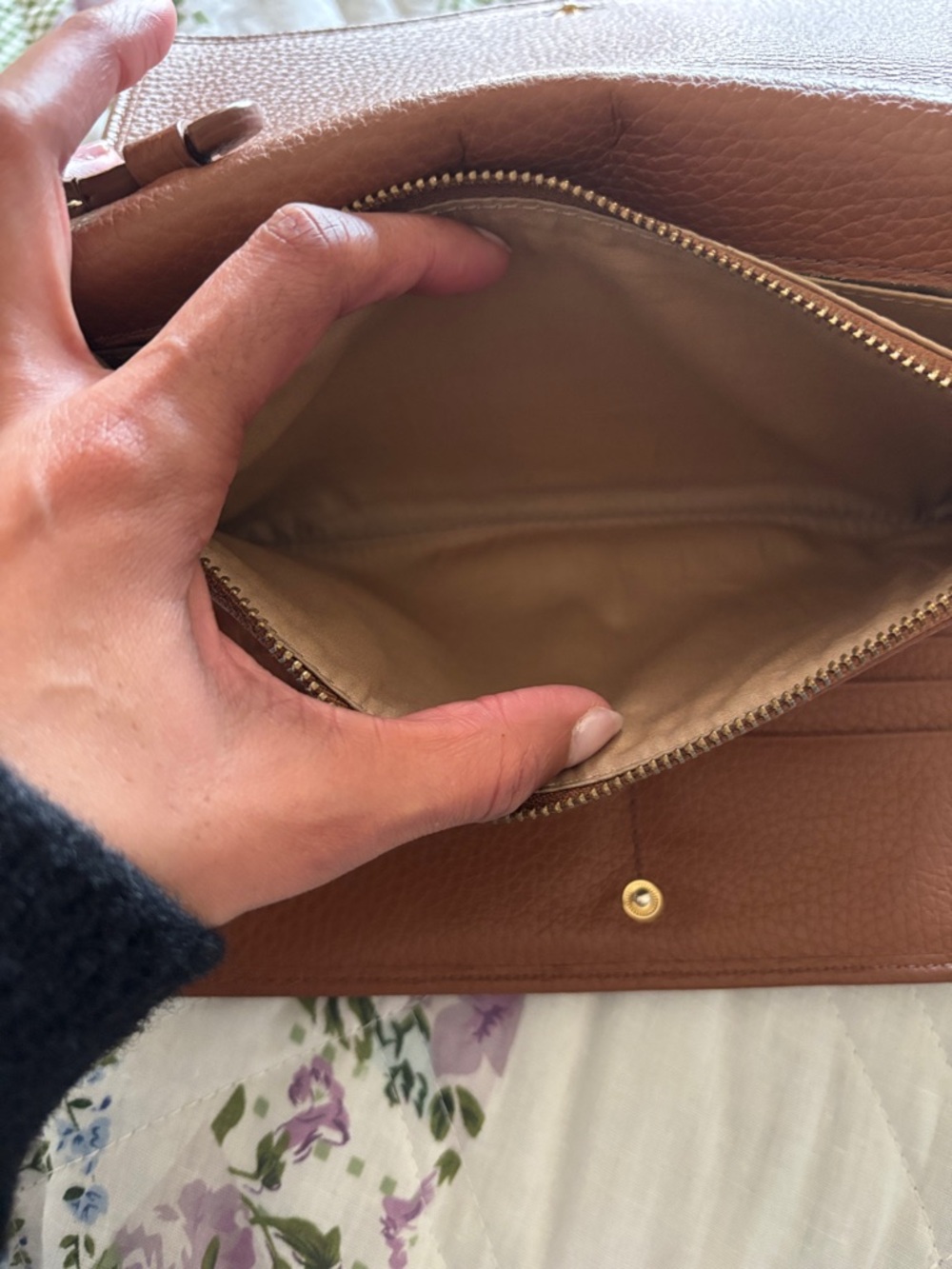 Cuyana Pebbled Leather Crossbody Wallet in Caramel Brown with Gold Hardware - Picture 9 of 16